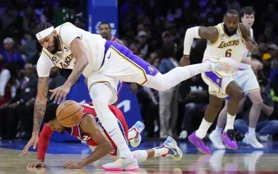 【观察】让戴维斯成为第一核心 对湖人来说这么难？